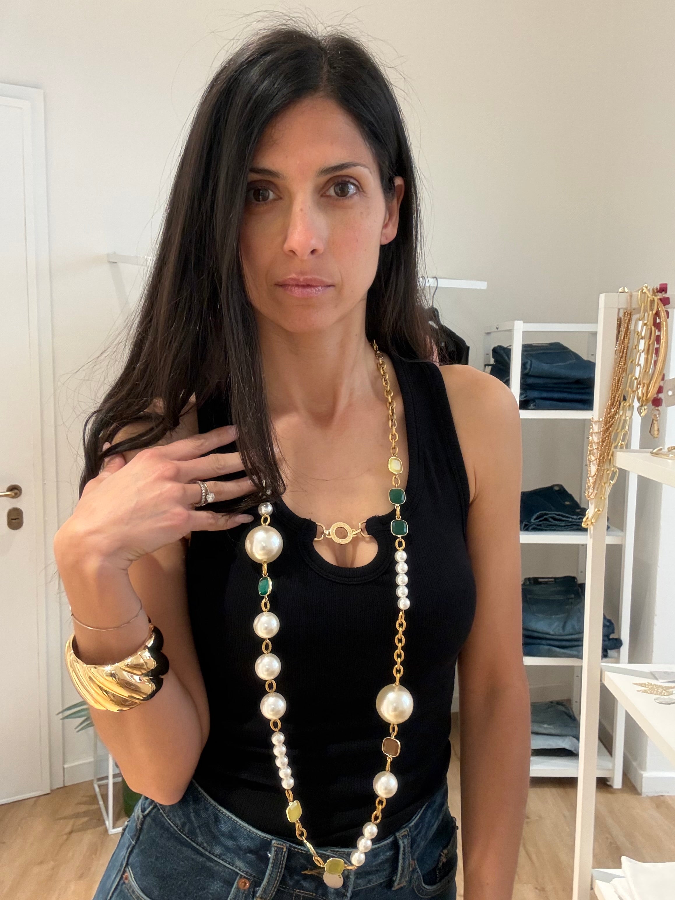 Collana di perle e pietre