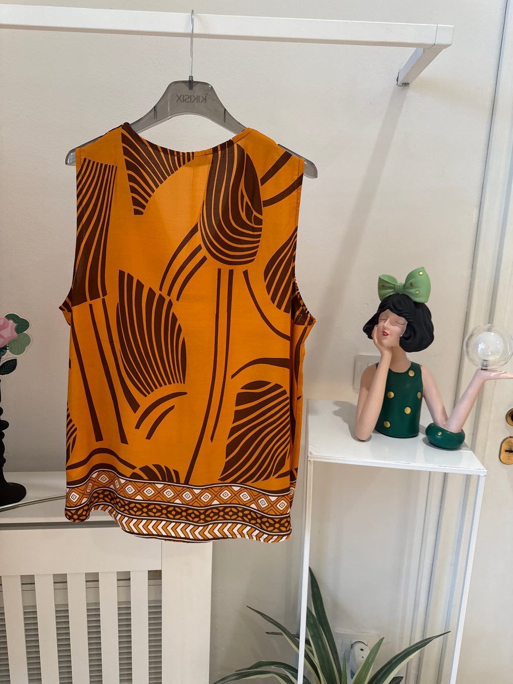 Top smanicato arancio