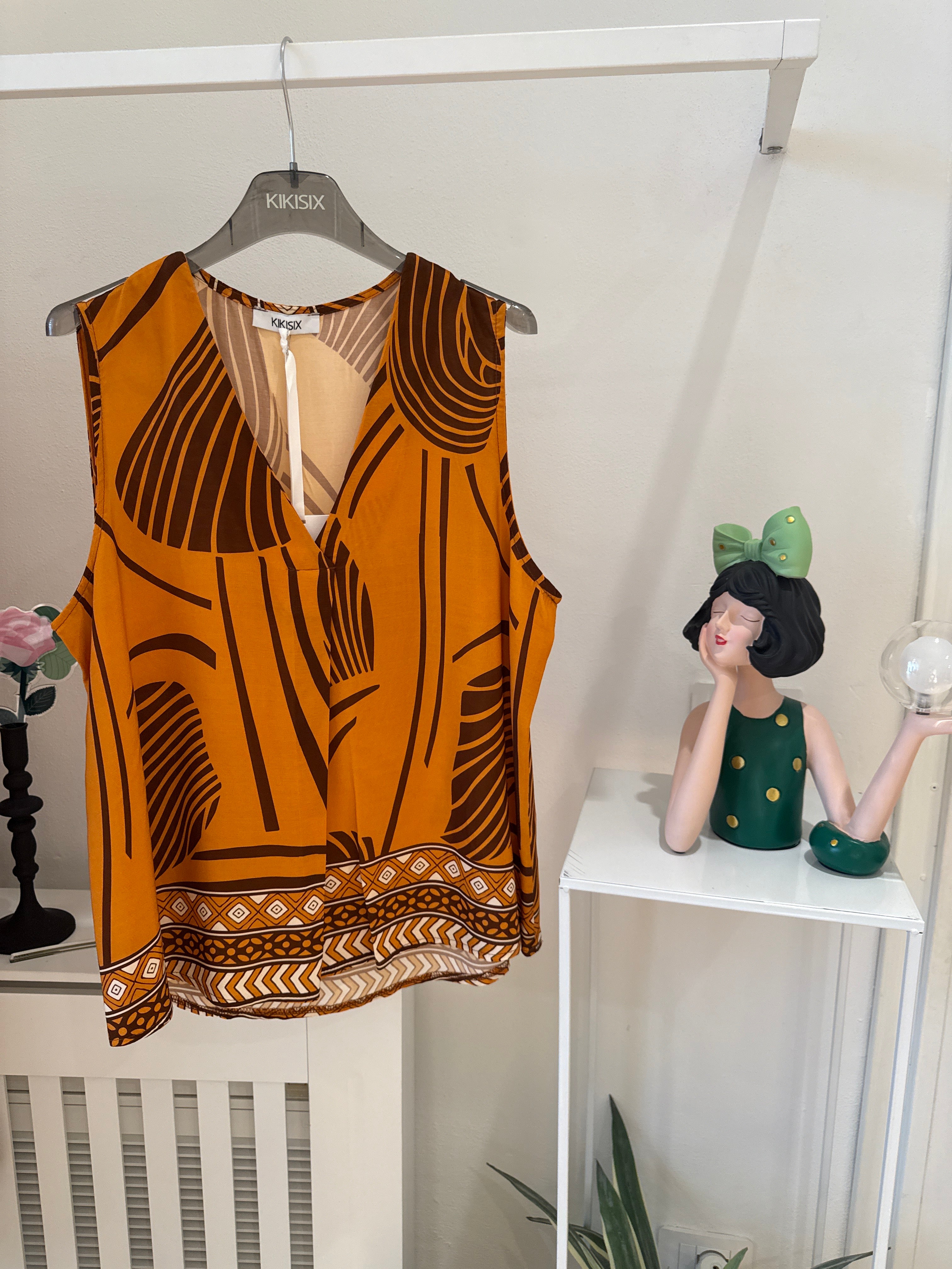 Top smanicato arancio