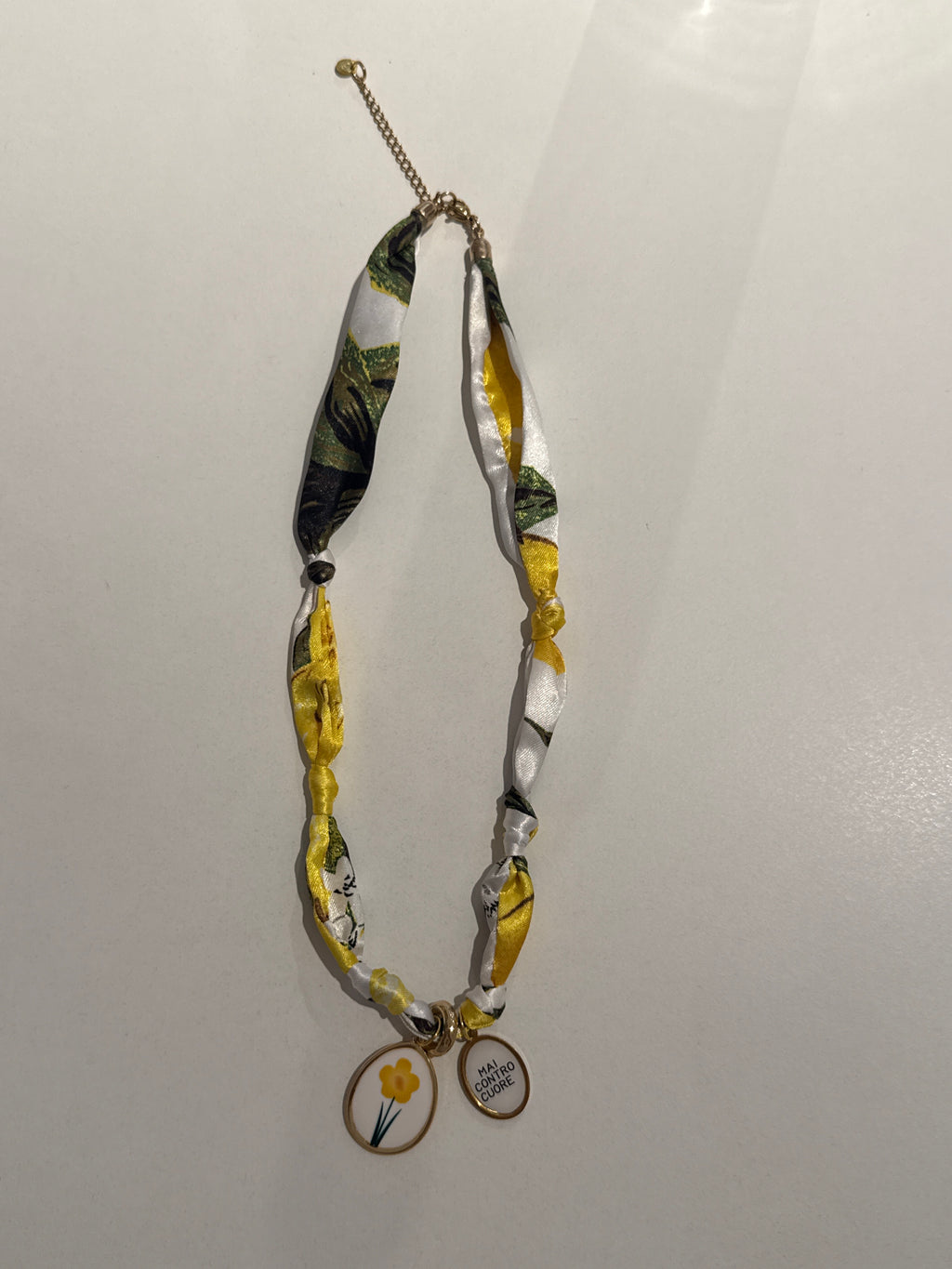 Collana foulard “mai contro il cuore””