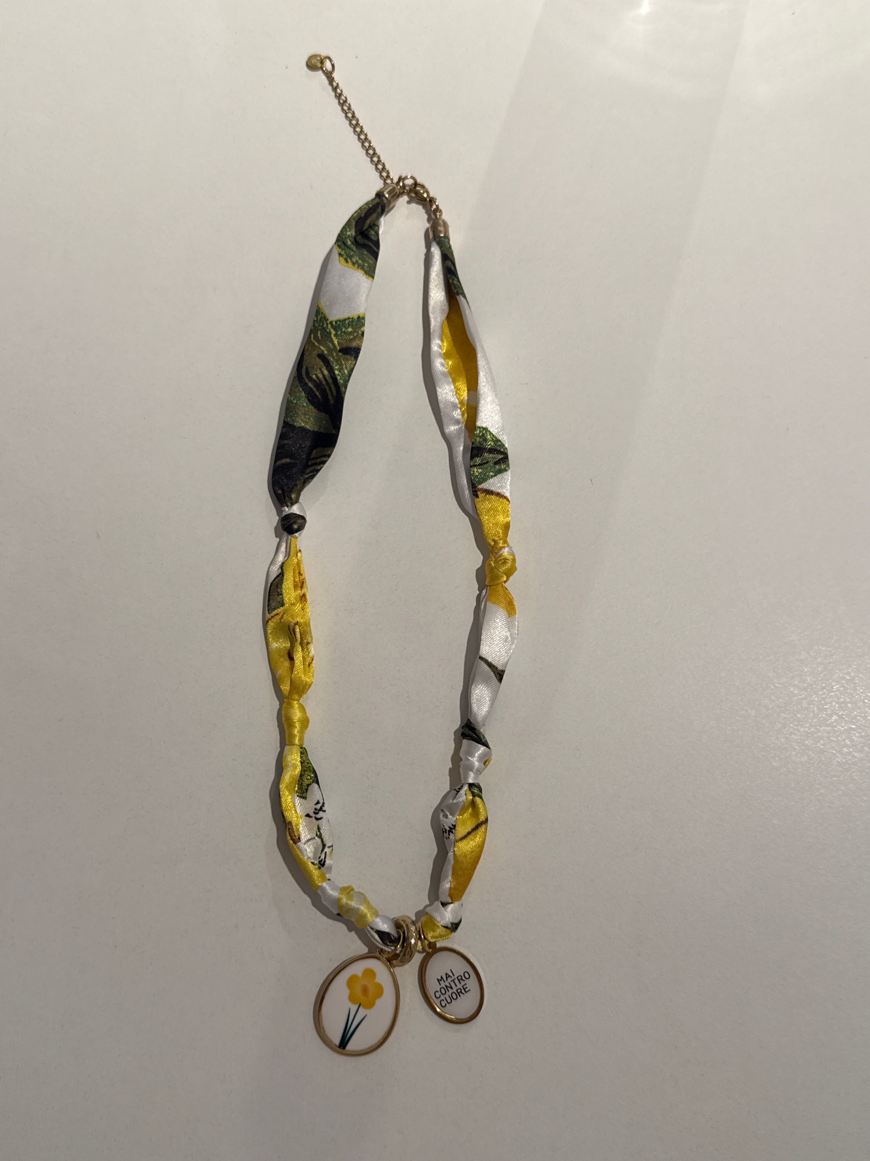 Collana foulard “mai contro il cuore””